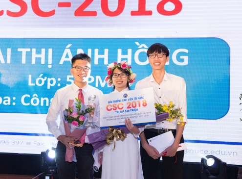 Nữ sinh Khoa Công nghệ thông tin giành Giải thưởng CSC 2018